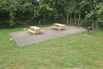 Picnic Area at Heritage Hill Estates Apartments, Cincinnati, Ohio 45227